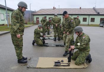 Obuka pričuvnika i djelatnih pripadnika 1. pješačke pukovnije na vojnom poligonu "Eugen Kvaternik" u Slunju tijekom ožujka 2024. | Karlobag.eu