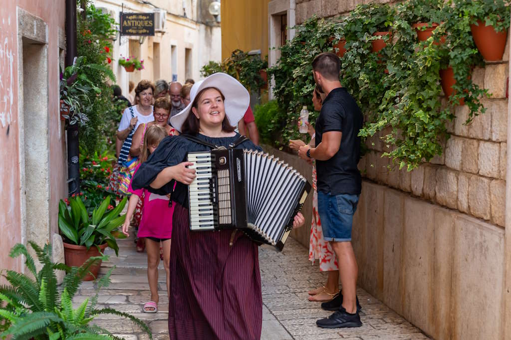 Sommer in Poreč im September: Genießen Sie Tanz- und Musikspektakel, historische Spaziergänge und Bogenschützenmeisterschaften