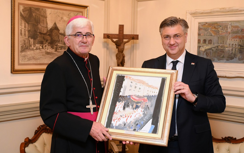 Andrej Plenković u Banjoj Luci na ređenju novog biskupa Željka Majića i izražavanje podrške hrvatskom narodu u BiH | Karlobag.eu