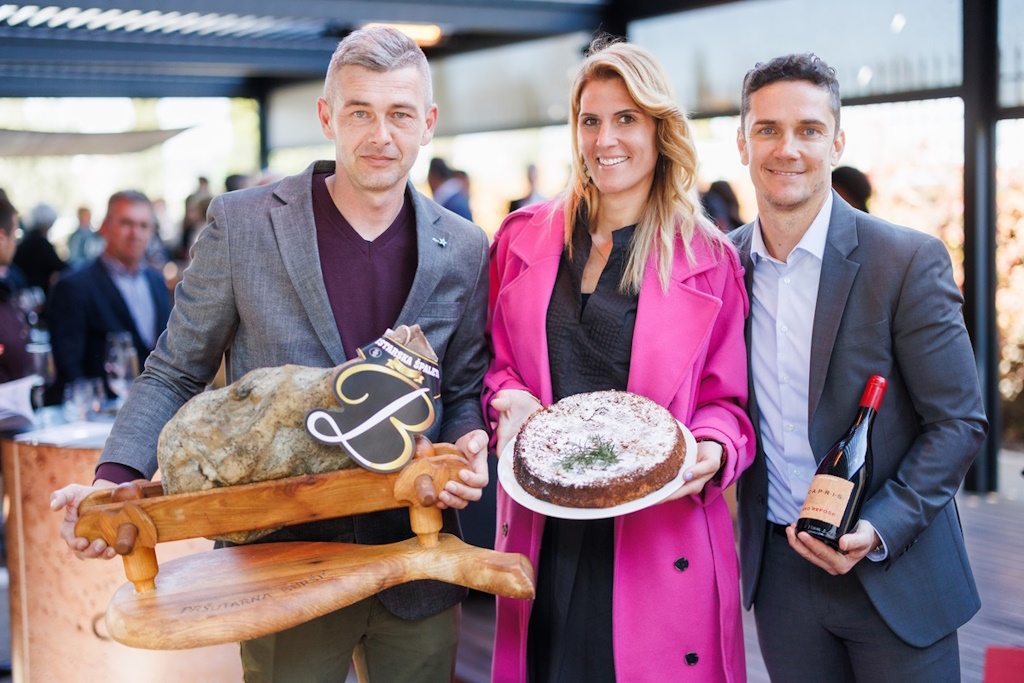 Otkrijte čari ekoloških vina Eko Refošk i tradicionalne vodnjanske špaleta na uskršnji ponedjeljak u Vodnjanu | Karlobag.eu