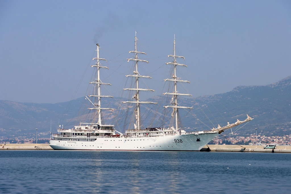 Schulsegelschiff "EL MELLAH" 938 im Split Hafen von Lora im Rahmen eines Besuchs bei der kroatischen Marine