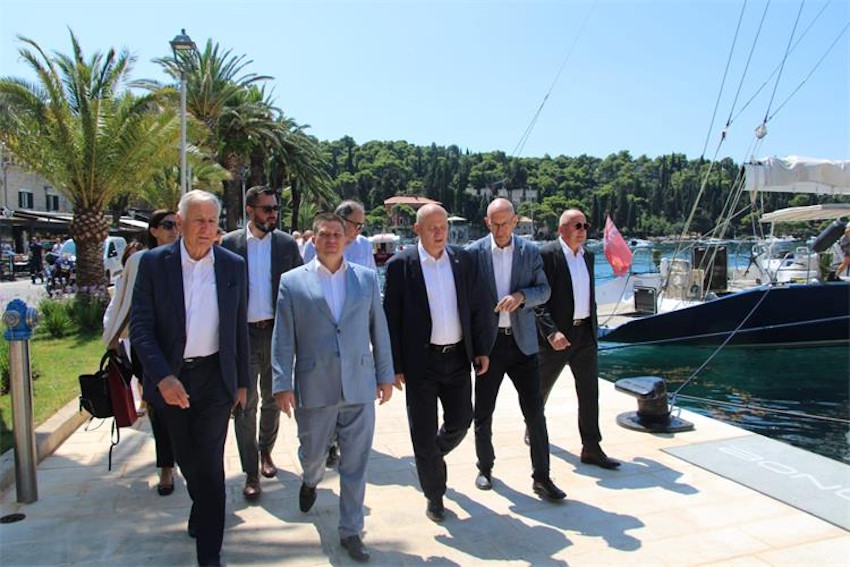 Oleg Butković and completed infrastructure projects in Cavtat: rehabilitation of the coast and construction of the pier