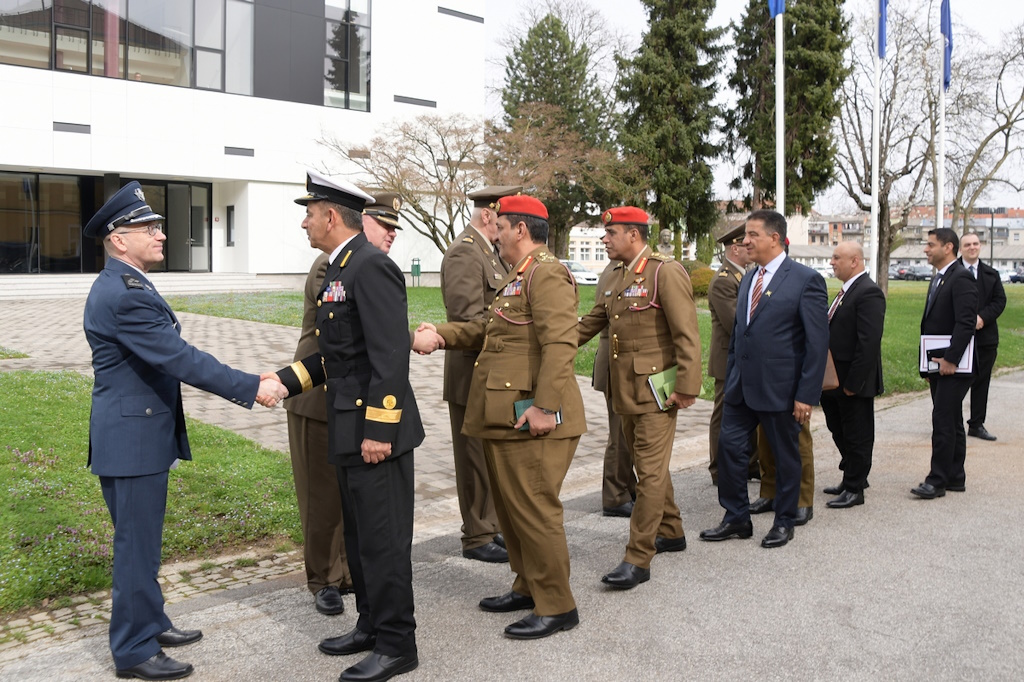 Posjet izaslanstva Nacionalne visoke škole za obranu Sultanata Oman Hrvatskom vojnom učilištu Dr. Franjo Tuđman u znaku međunarodne suradnje i razvoja vojnog obrazovanja | Karlobag.eu